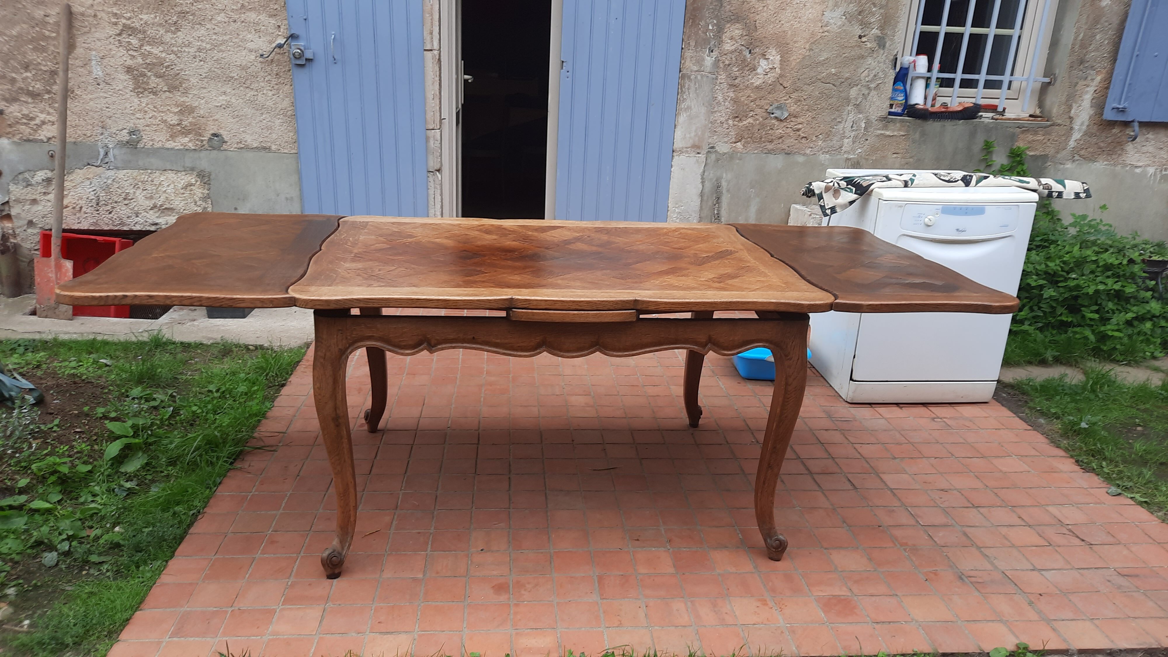 Vintage extendable table