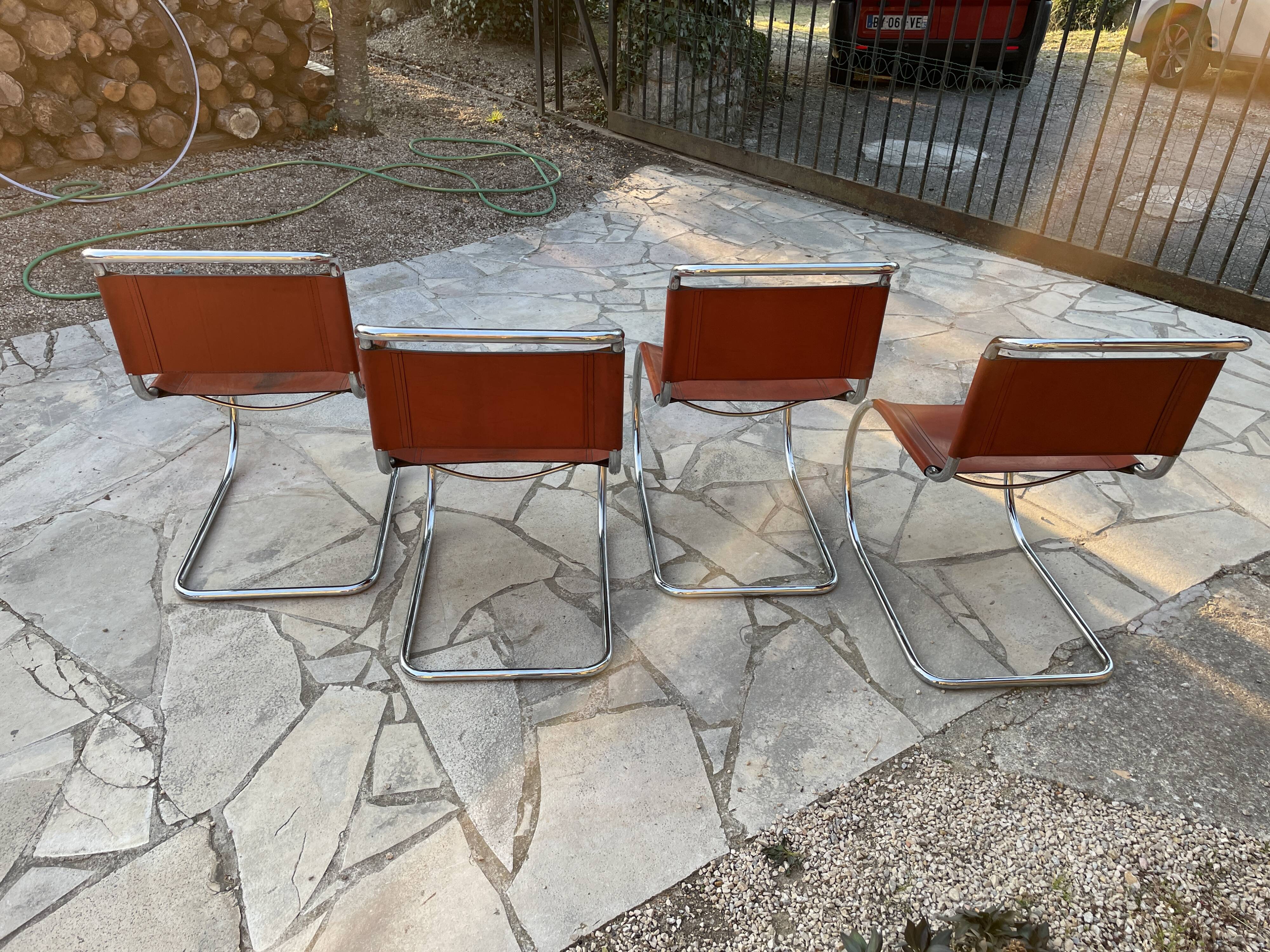 Four design chairs Mies van der Rohe Edition year 80