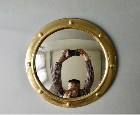 Miroir bombé, dans un hublot en laiton, années 70 | Selency