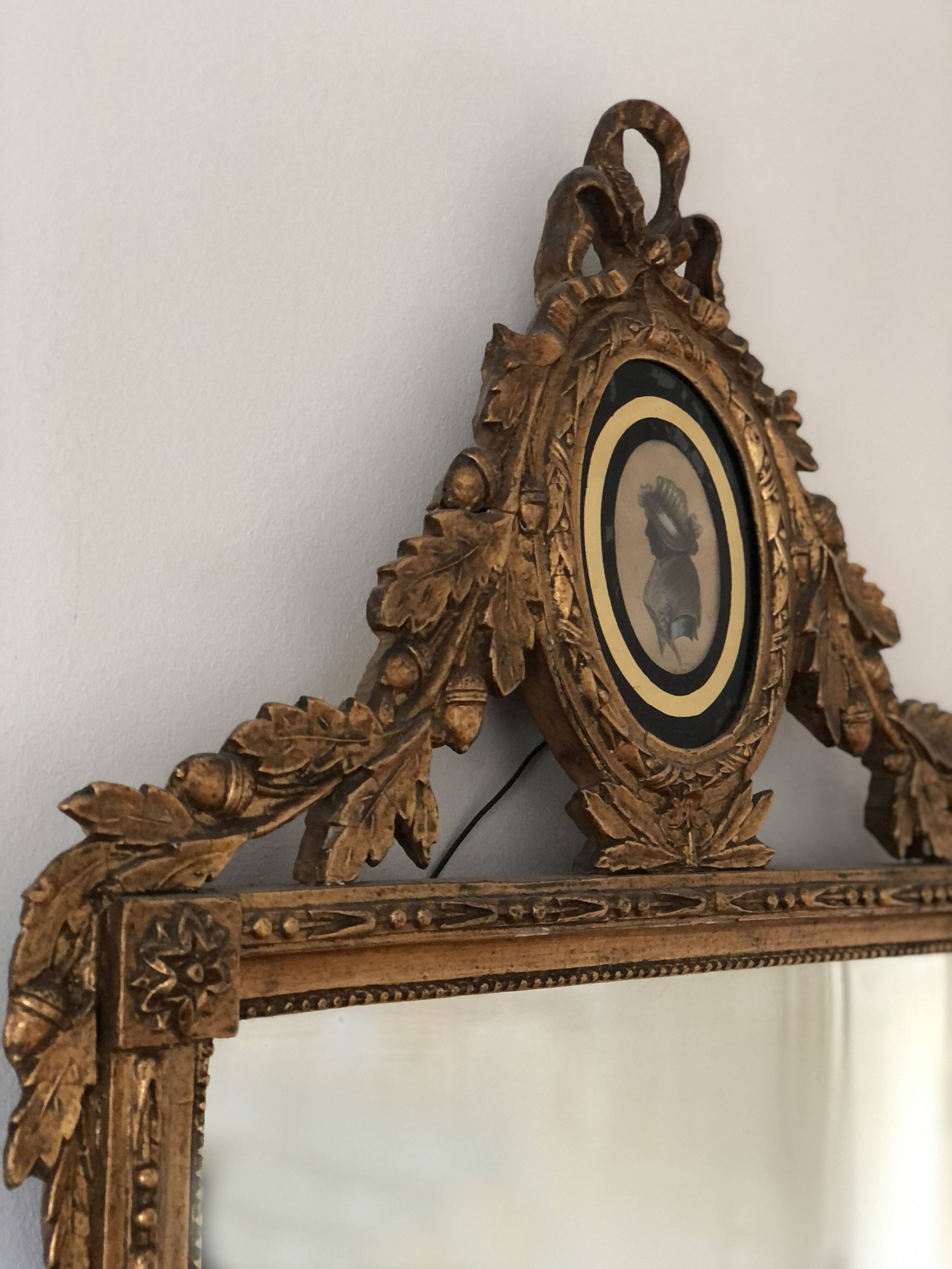 Miroir hollandais Louis XVI en bois sculpté et doré avec verre églomisé du XVIIIe siècle