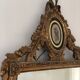 Miroir hollandais Louis XVI en bois sculpté et doré avec verre églomisé du XVIIIe siècle