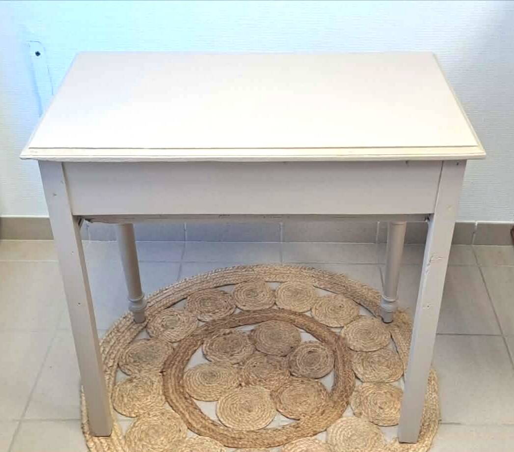 Desk table