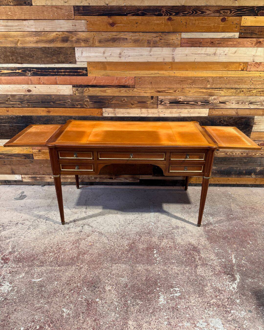 Louis XVI style desk - Walnut & Leather - 1970s