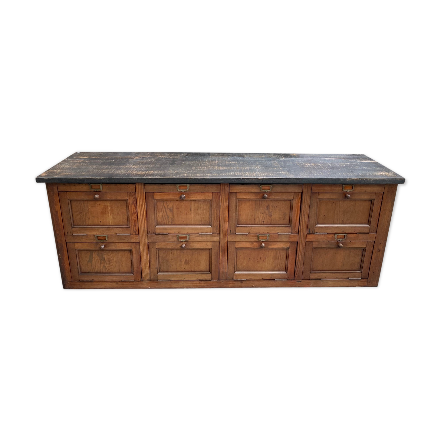 Low furniture with valves