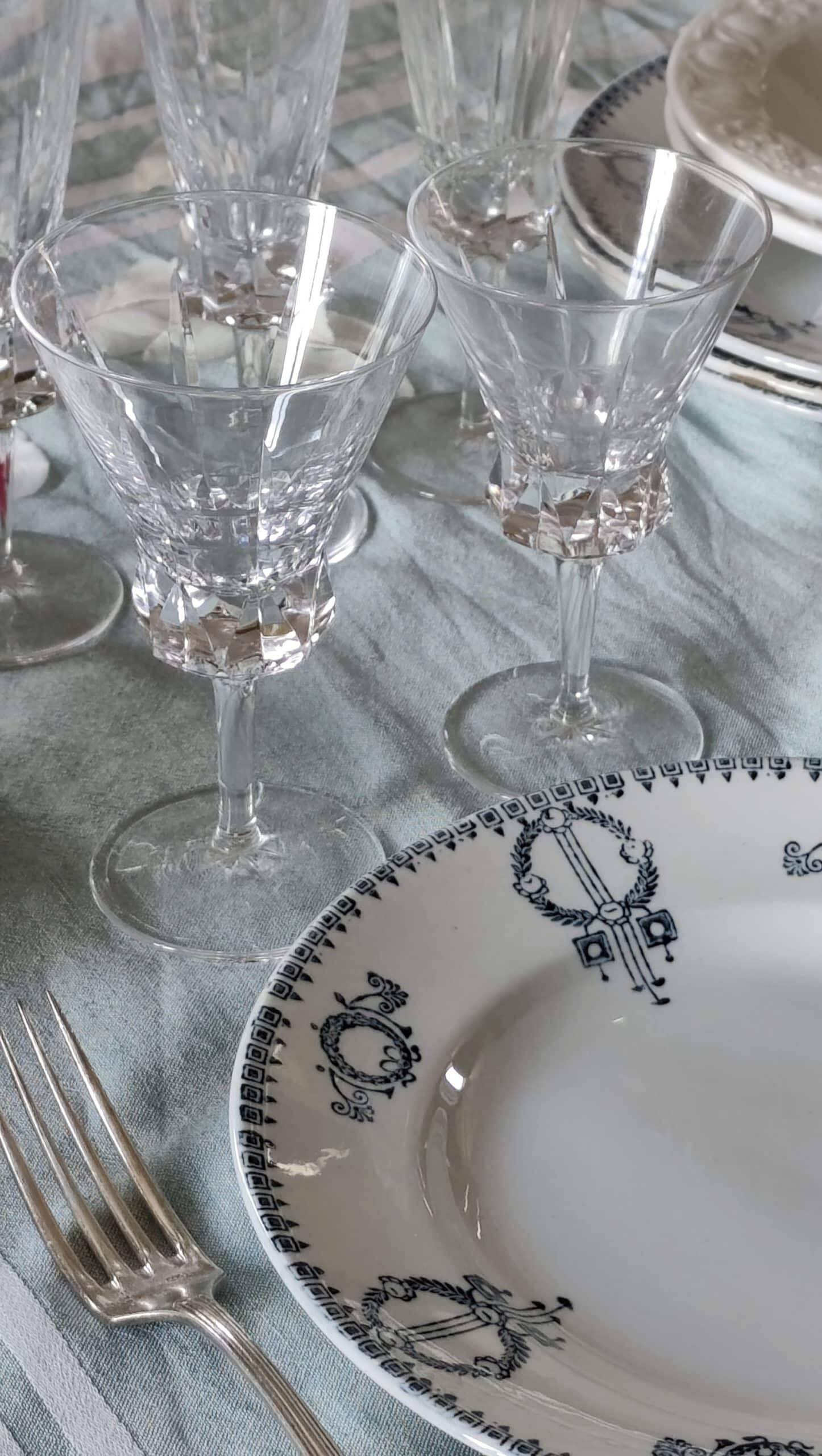 Service of 12 pieces, white and red wine, Bayel crystal.