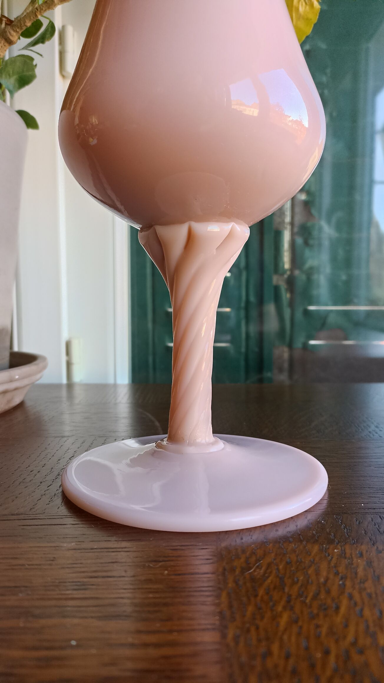 44 cm opaline vase - Pink "nymph's thigh" - 70s