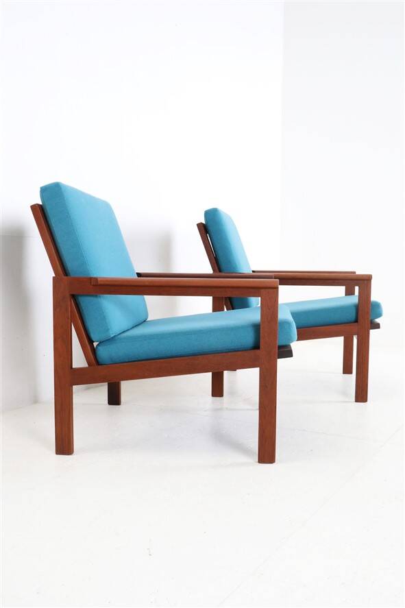 Ensemble de 2 fauteuils en teck "Capella" restaurés d'Illum Wikkelsø / Niels Eilersen.