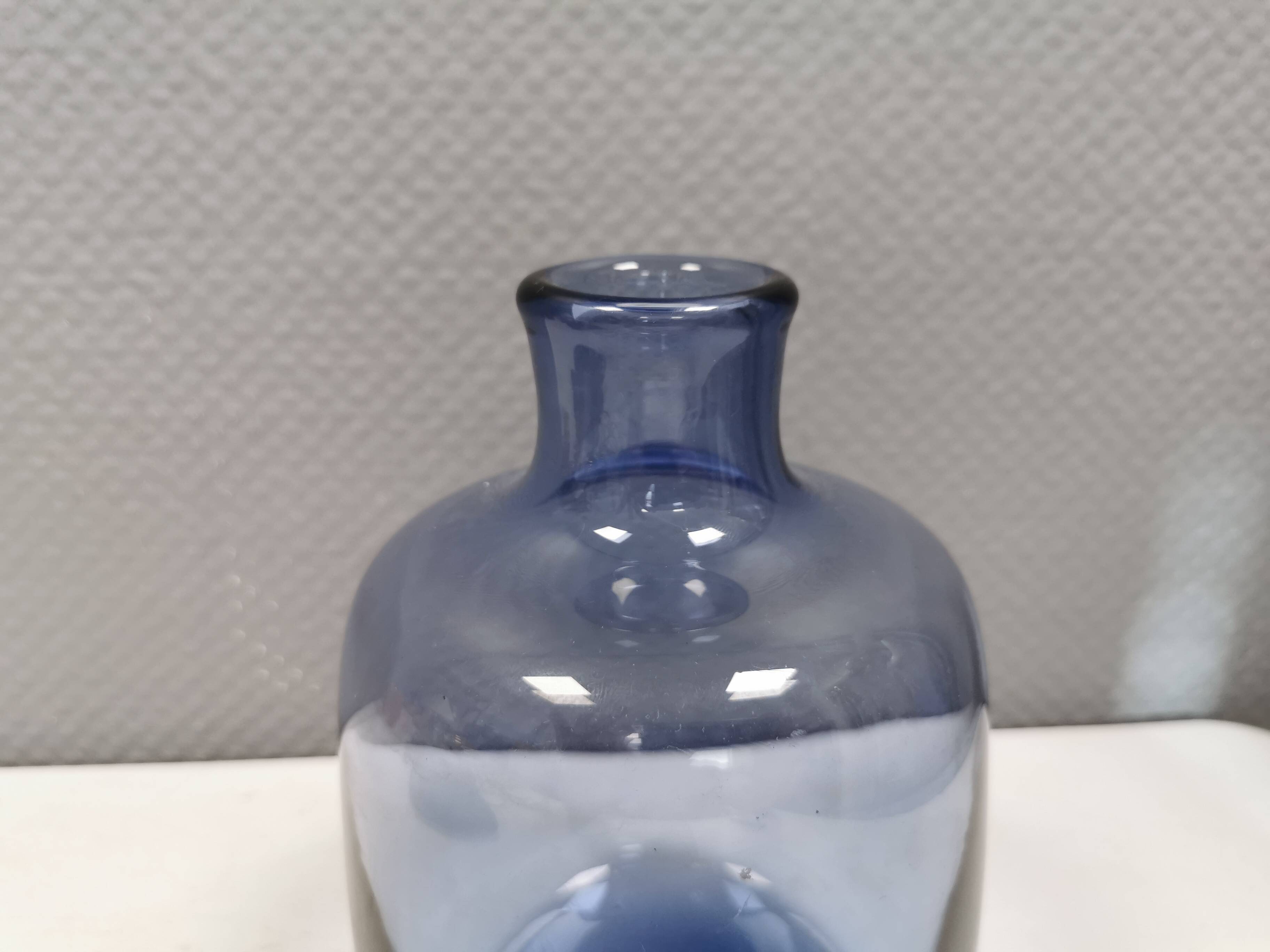 Magnifique et rare vase Safir de Per Lütken pour Holmegaard Danemark 1962.