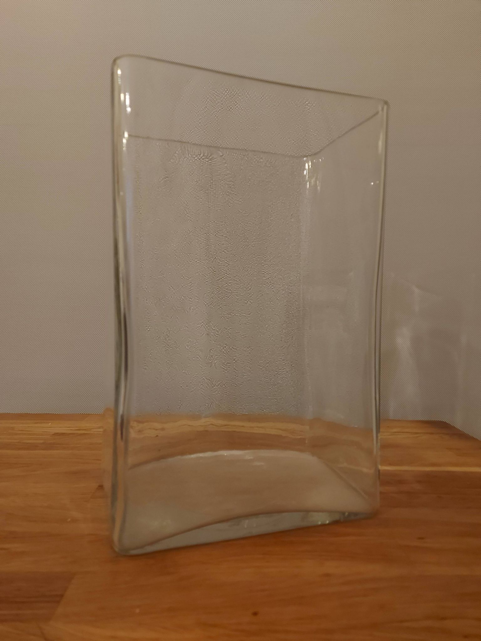 Vase rectangulaire en verre