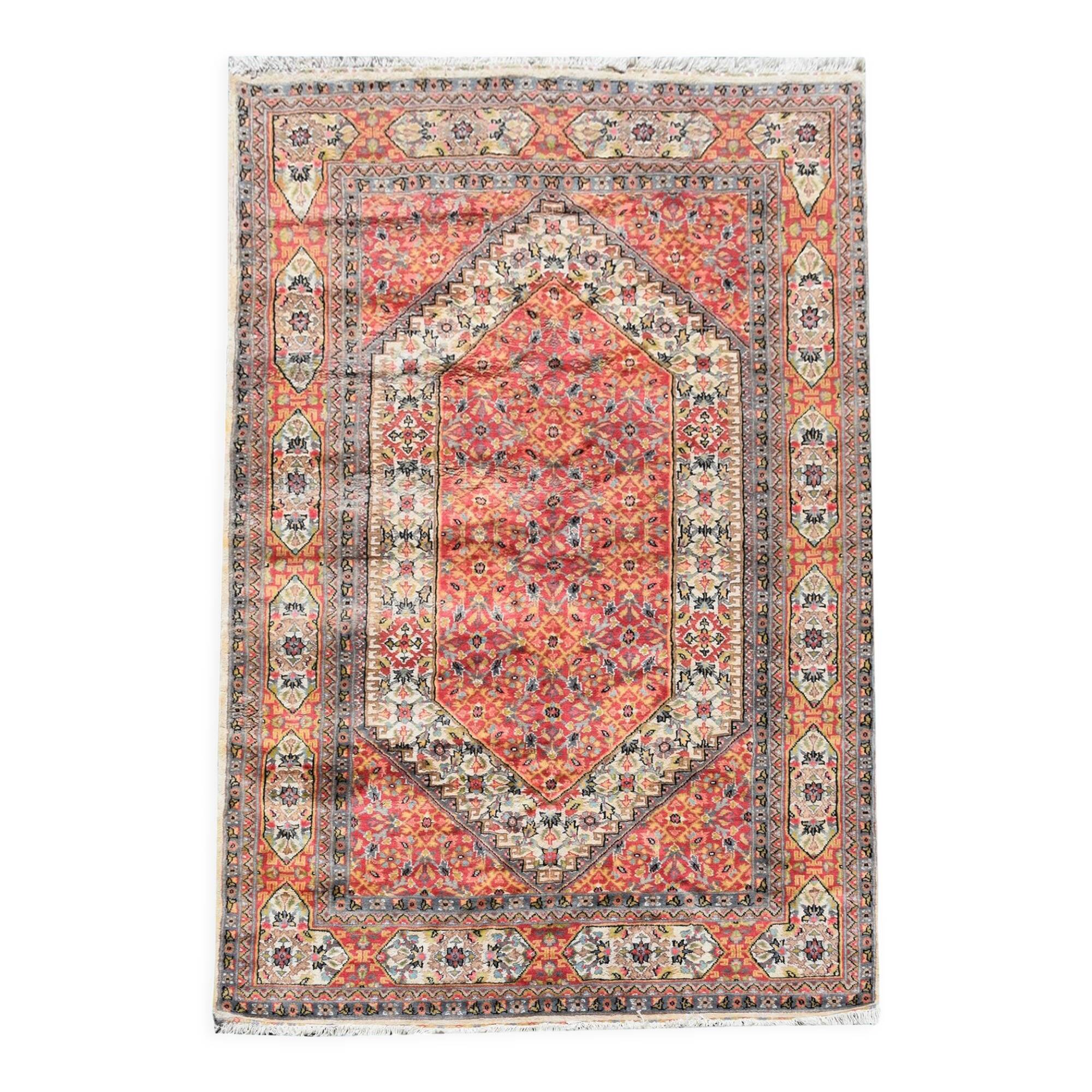 Jihangie wool and silk oriental carpet : 1.28 x 1.90 m