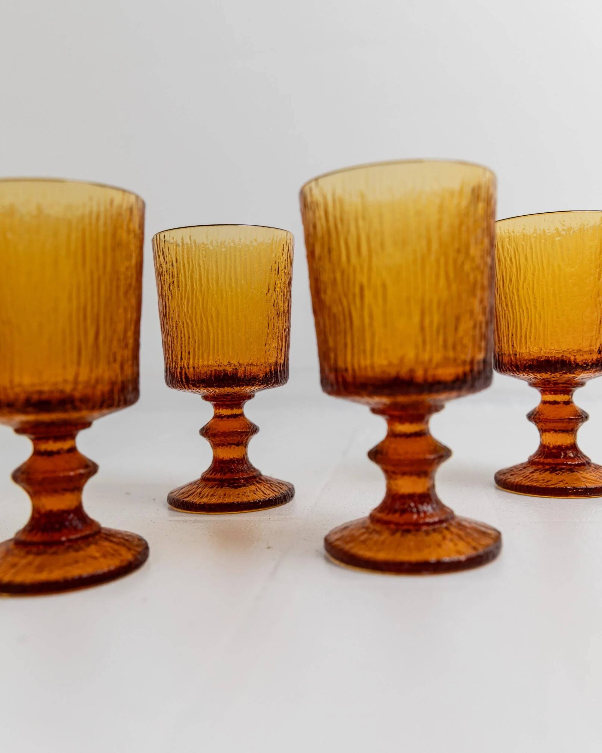 Lot of 4 vintage wine glasses from the 1970s, textured amber on a stem, design by Timo Sarpaneva for Iittala.
