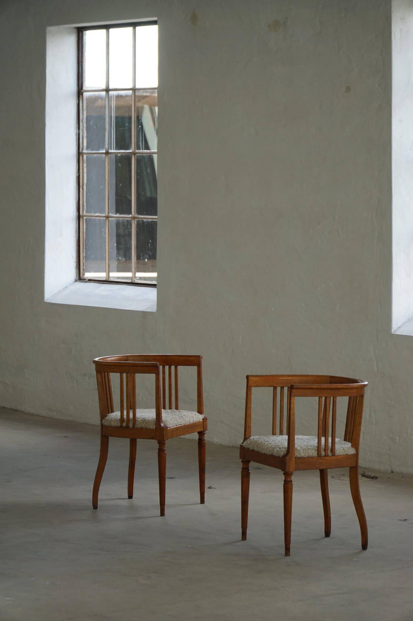 Fauteuil danois Art Nouveau en chêne avec assise rembourrée en laine d'agneau, début 1900