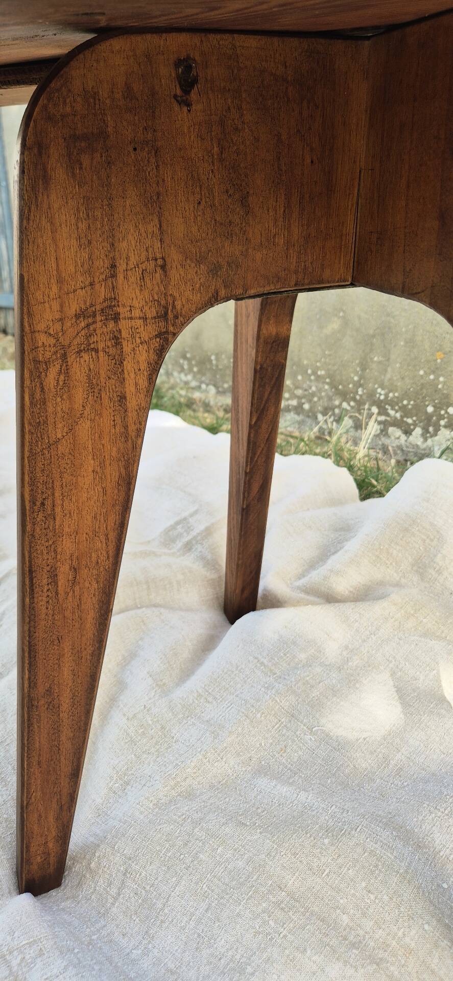 Small Scandinavian side table with wood and pink tiles, with tapered legs.