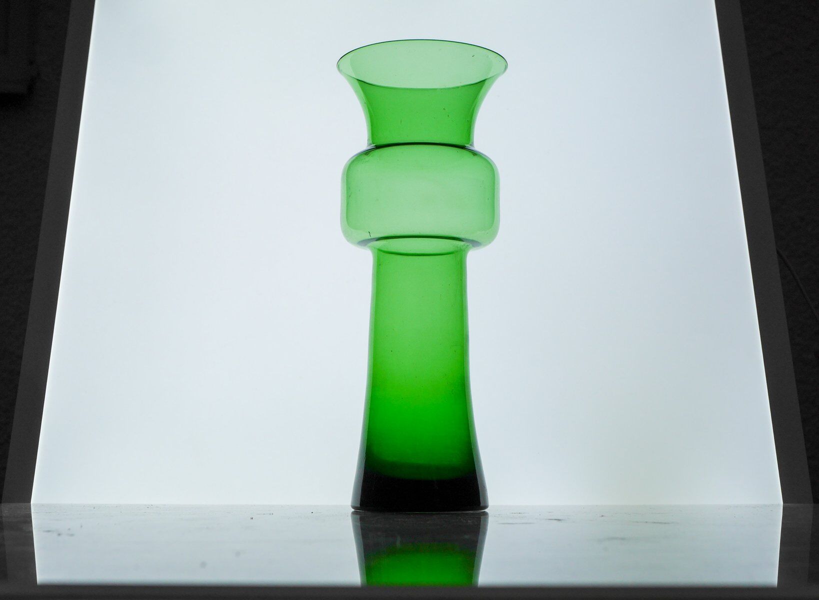 Large green Tang-Li vase by Morales Schildt for Kosta