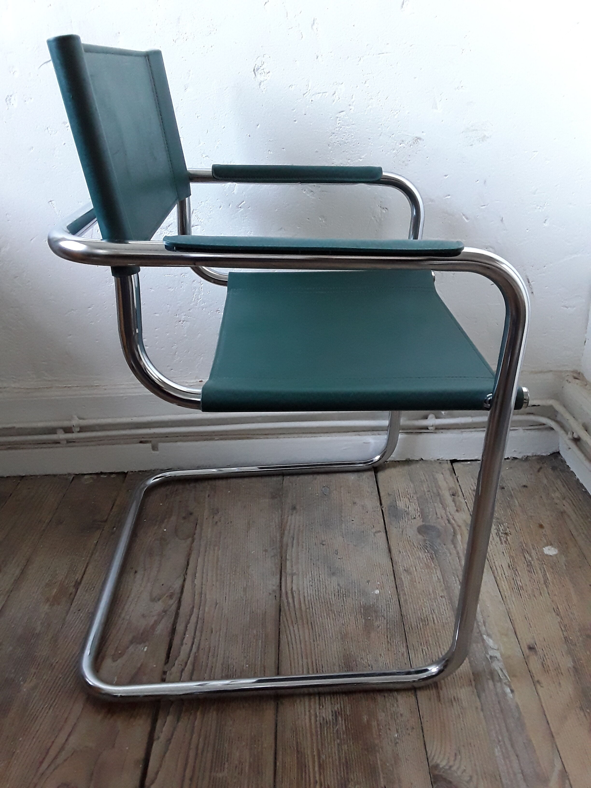 Fauteuil chrome et cuir année 70