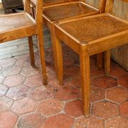 Lot de 4 chaises période Reconstruction bois massif