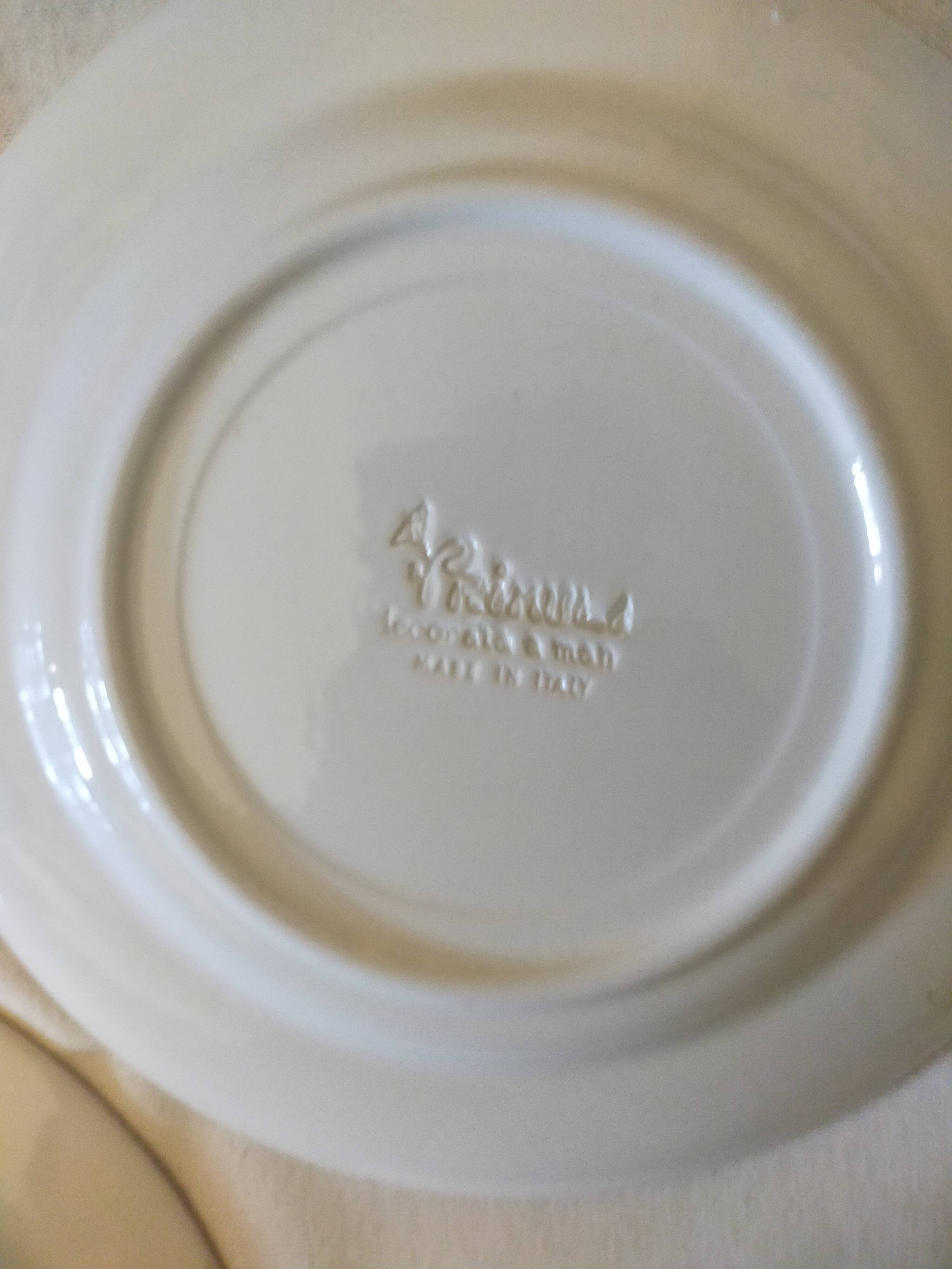 Set of four retro dessert plates in shades of red