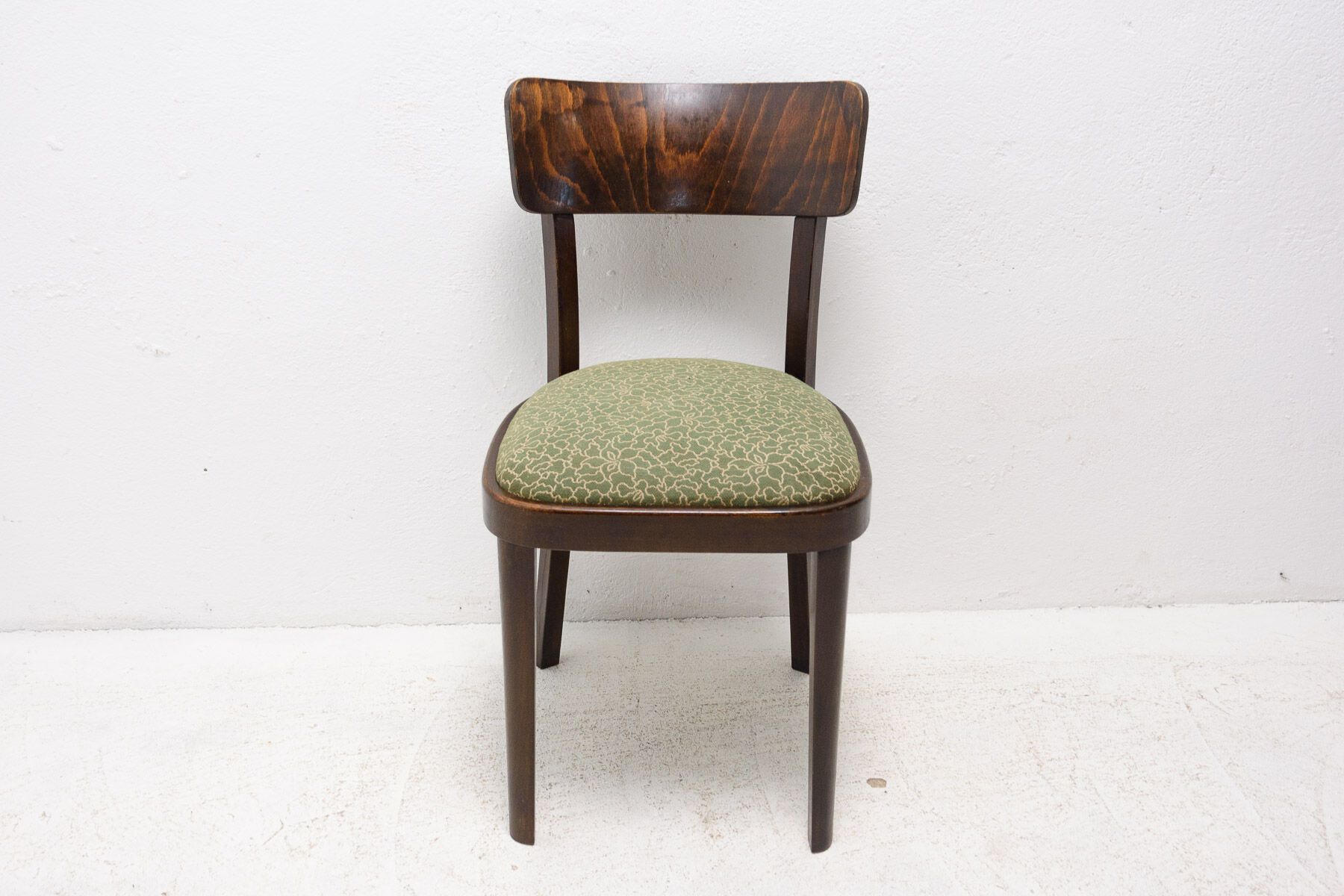 Ensemble de quatre chaises de salle à manger thonet, tchécoslovaquie, années 1950