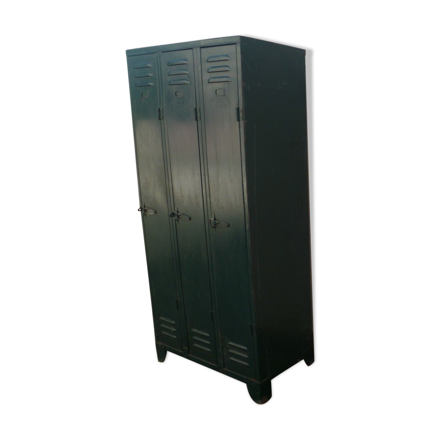 Cloakroom 3 doors 50 years