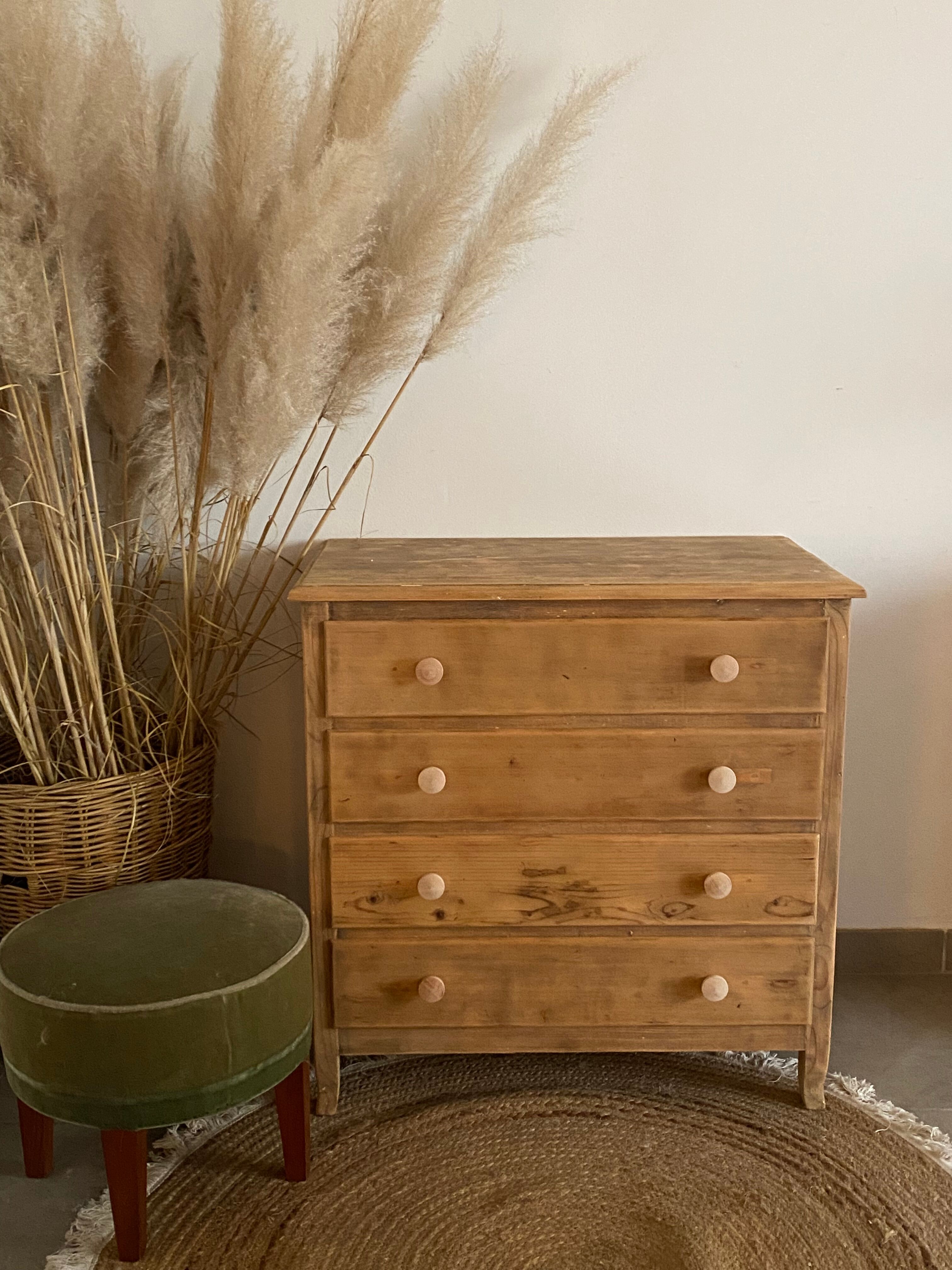 Chest of drawers fir tree