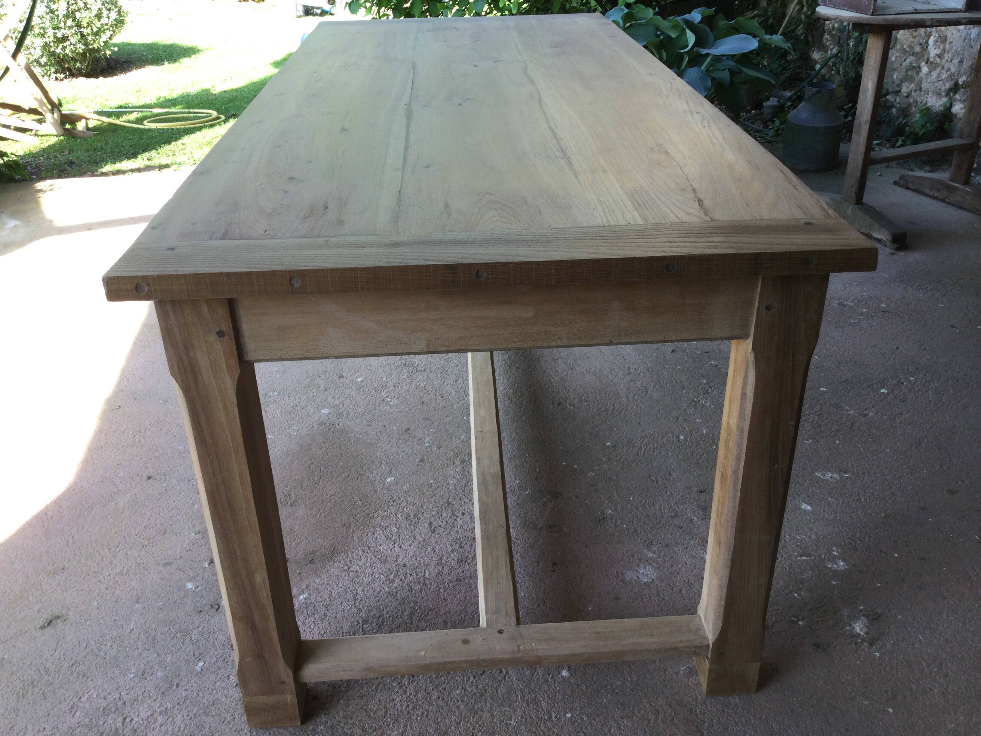 Ancienne table de ferme rénovée