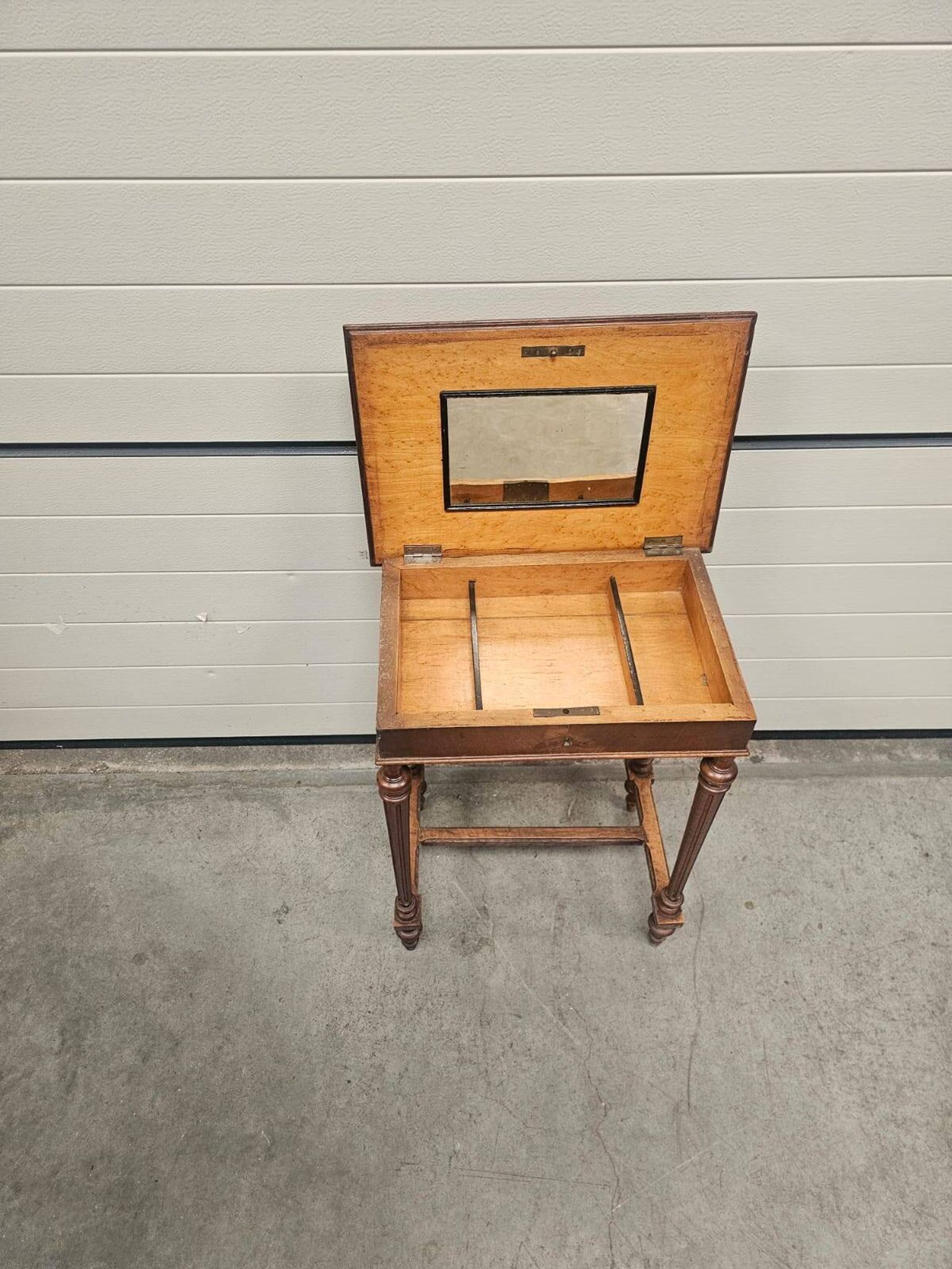 Antique dressing table with floral marquetry and integrated mirror.