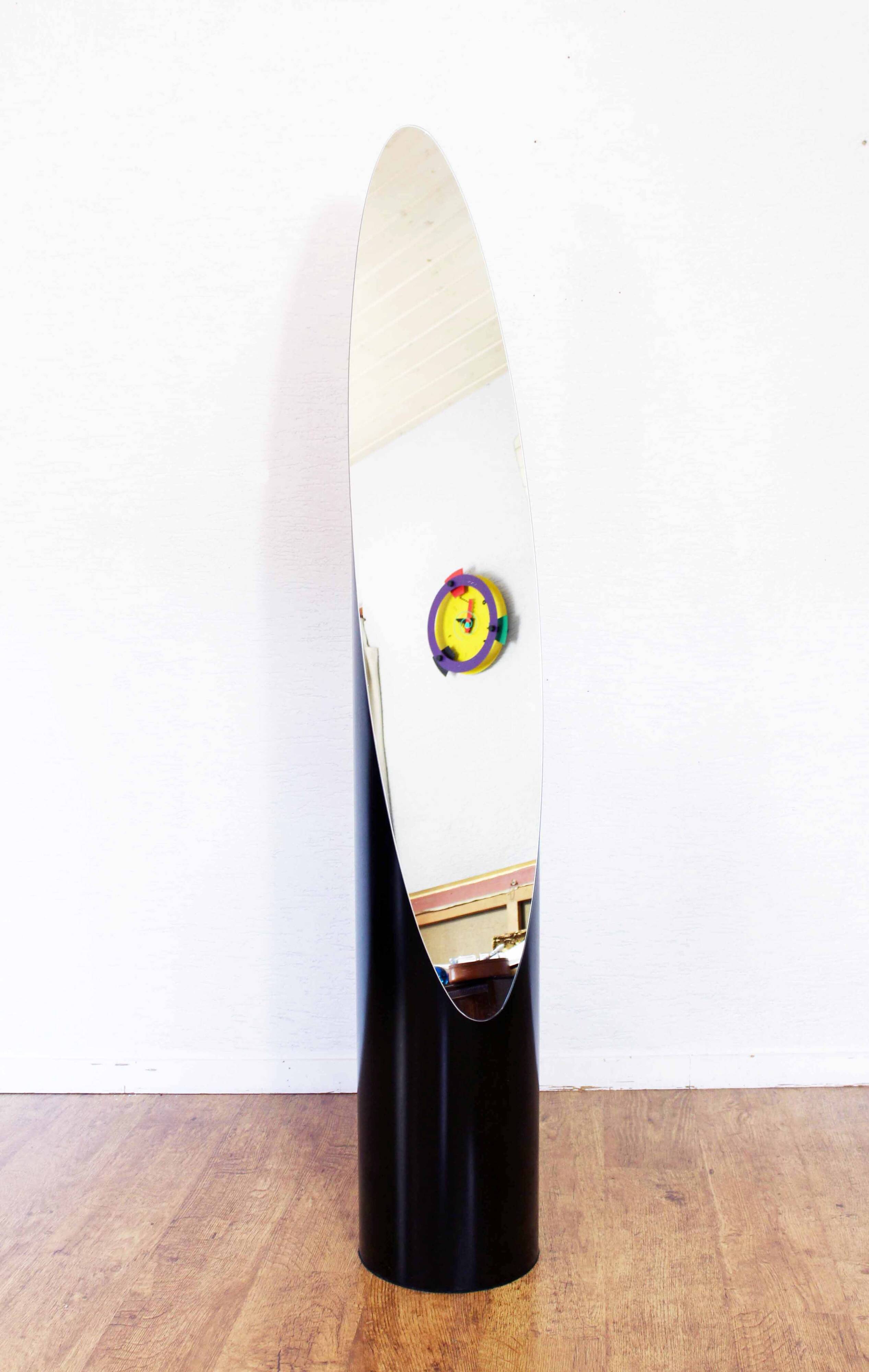 Lipstick mirror black