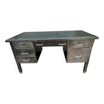 Authentic Straffor metal desk in very good condition