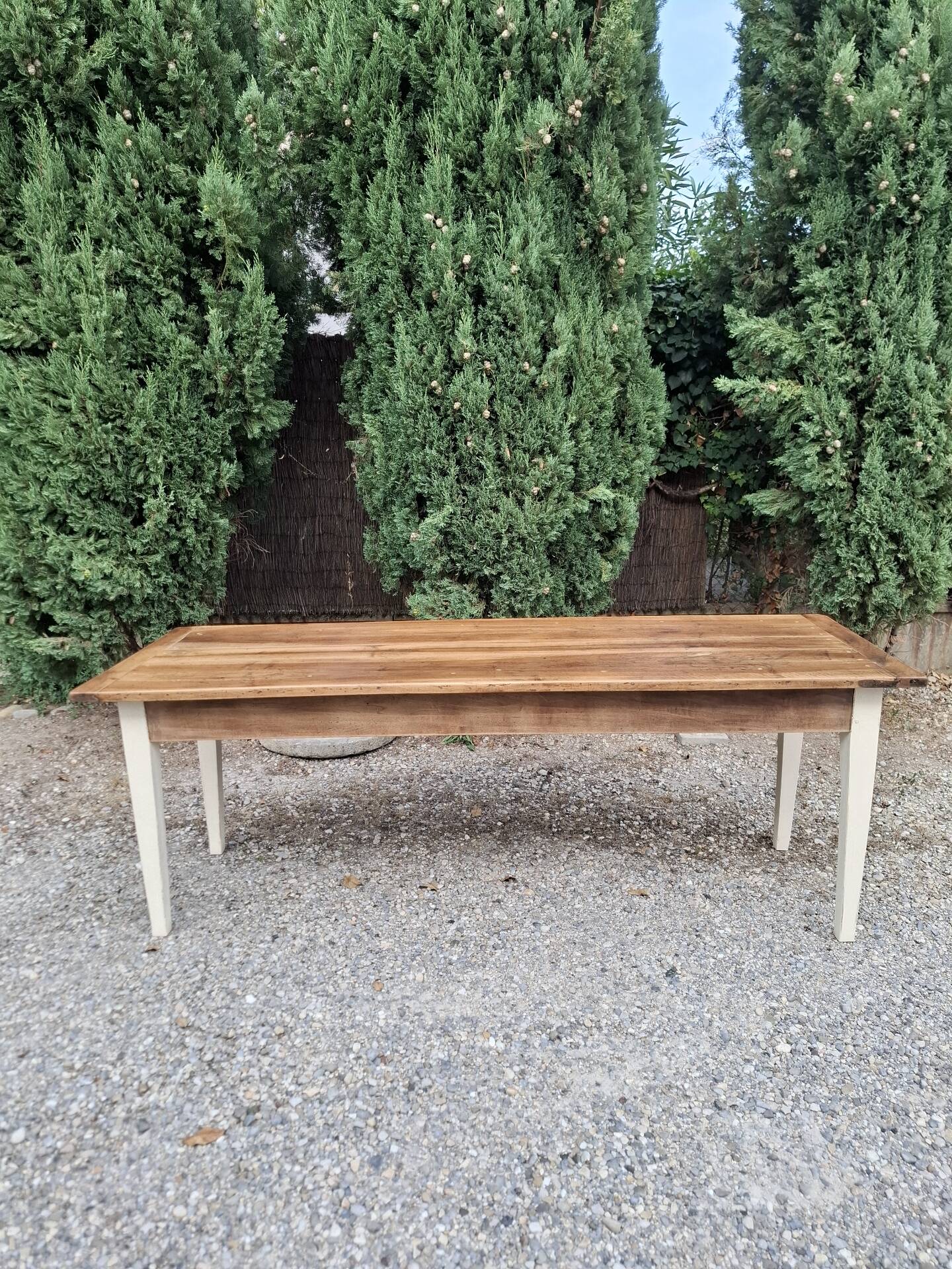 Farm table