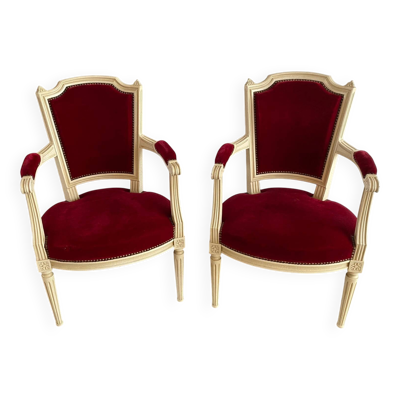 Paire de fauteuils cabriolets style Louis XVI en velours rouge et bois