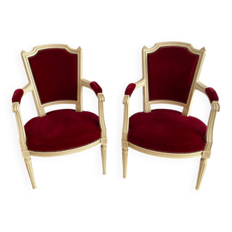 Paire de fauteuils cabriolets style Louis XVI en velours rouge et bois