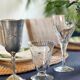 6 verres à vin gravés.