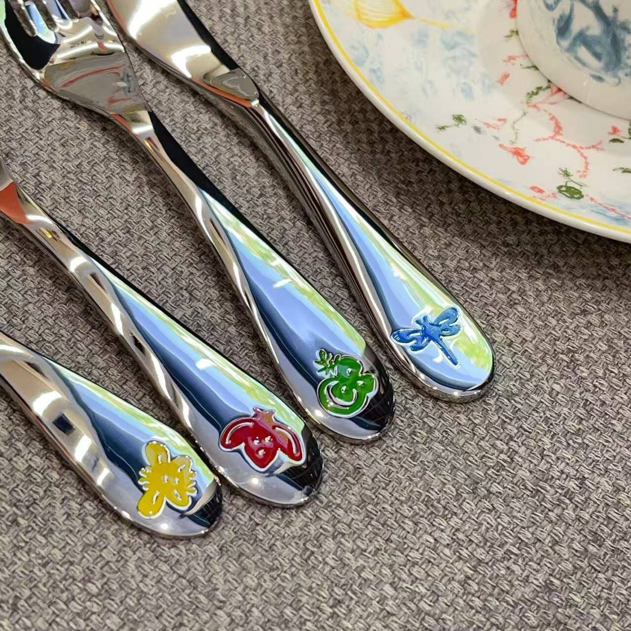 Dior“My First Dinner ”Set – Multicolor Toile de Jouy Innocence