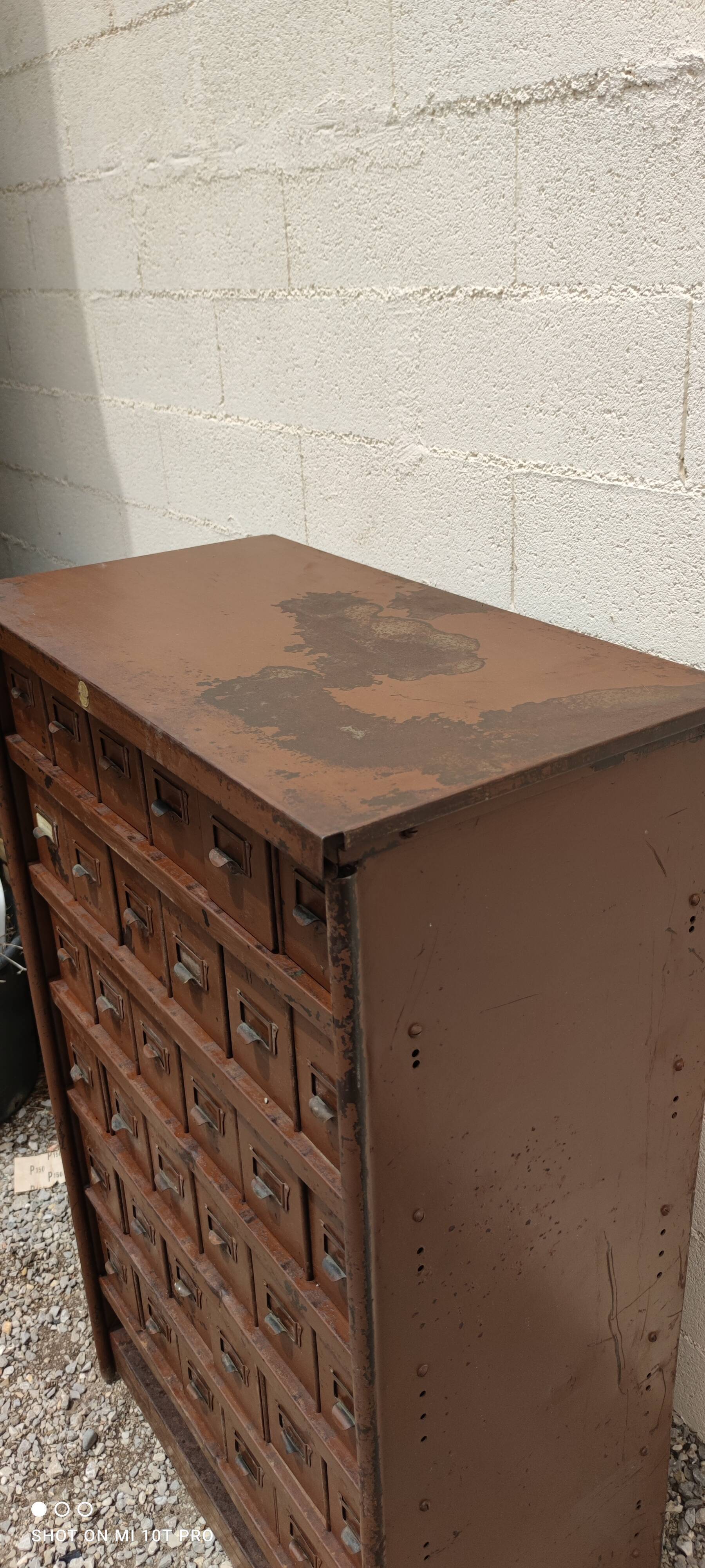Industrial trade cabinet with drawers