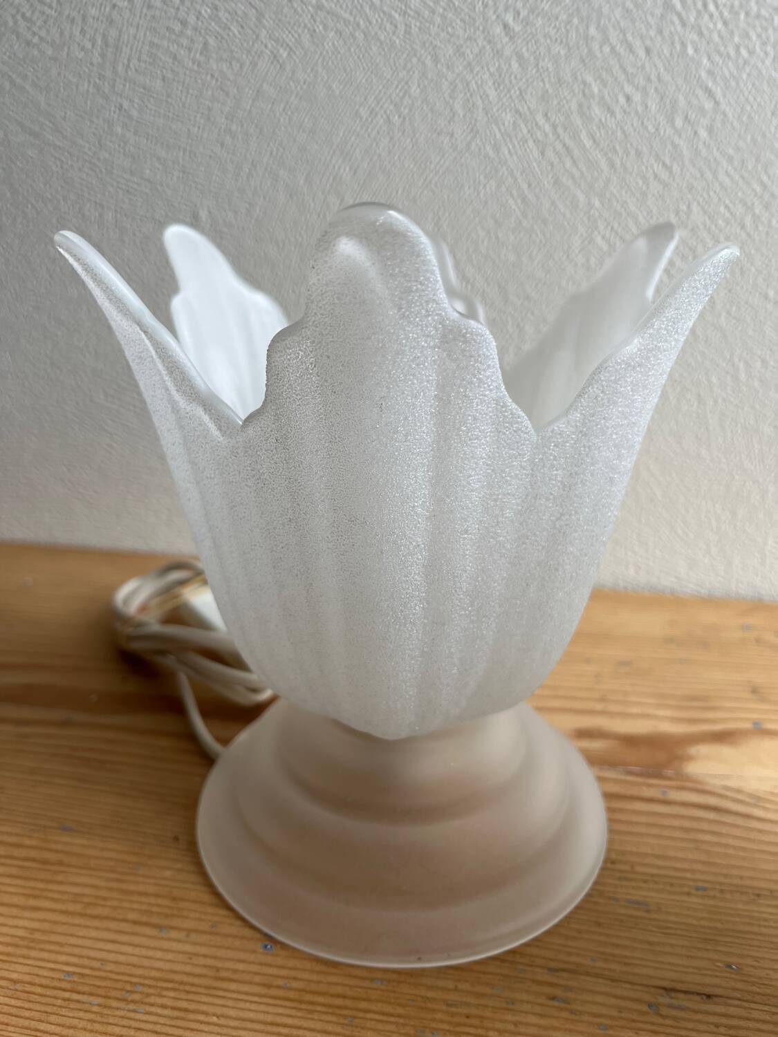Vintage tulip glass flower lamp