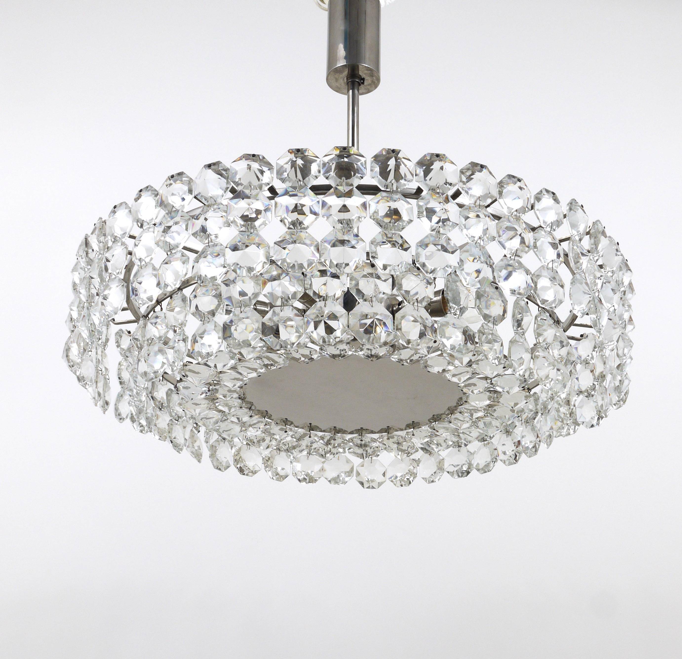 Grand chandelier Bakalowits in nickel and glass with diamond-shaped crystals, 1960s.