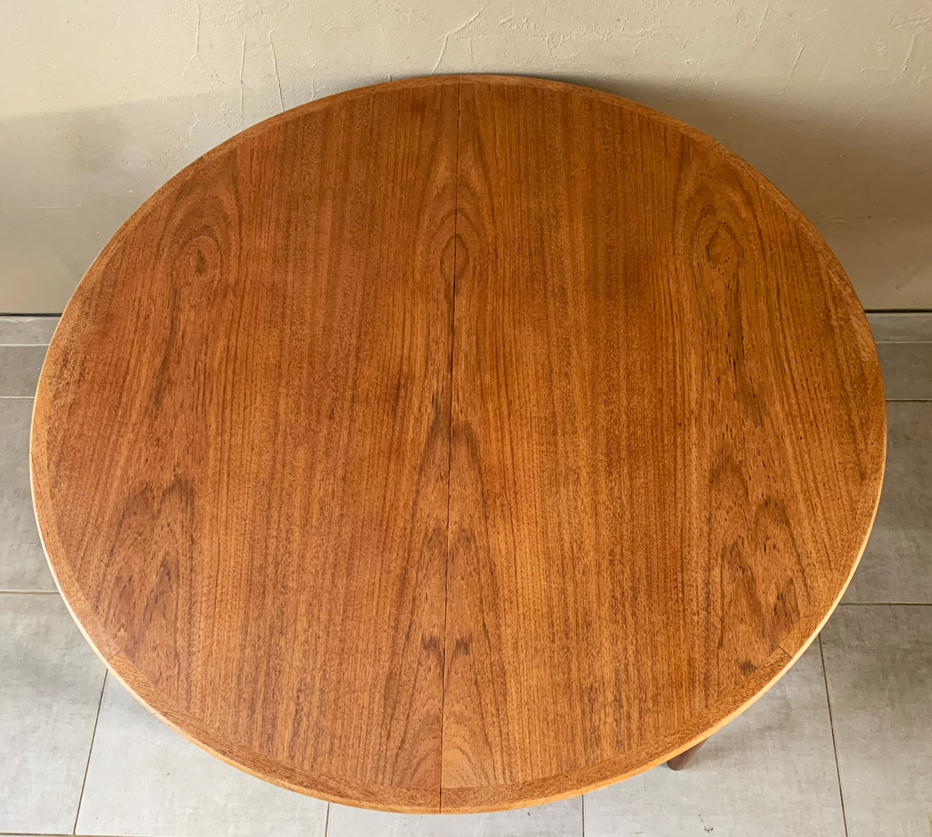 Danish teak dining table mSe Mobler, distributed by Samcom