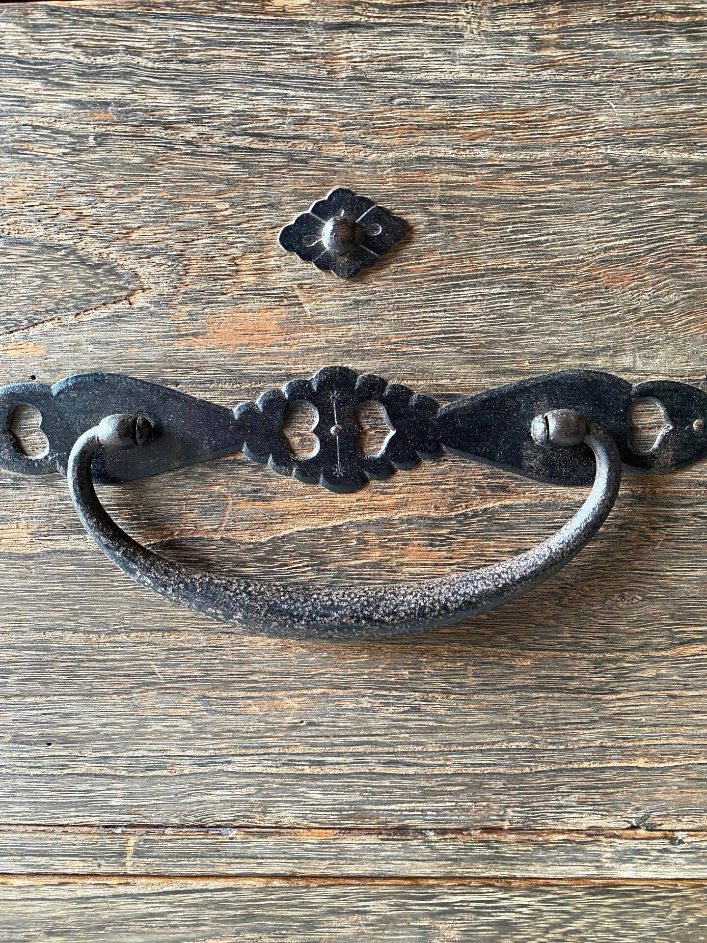 Japanese chest of drawers (tansu)