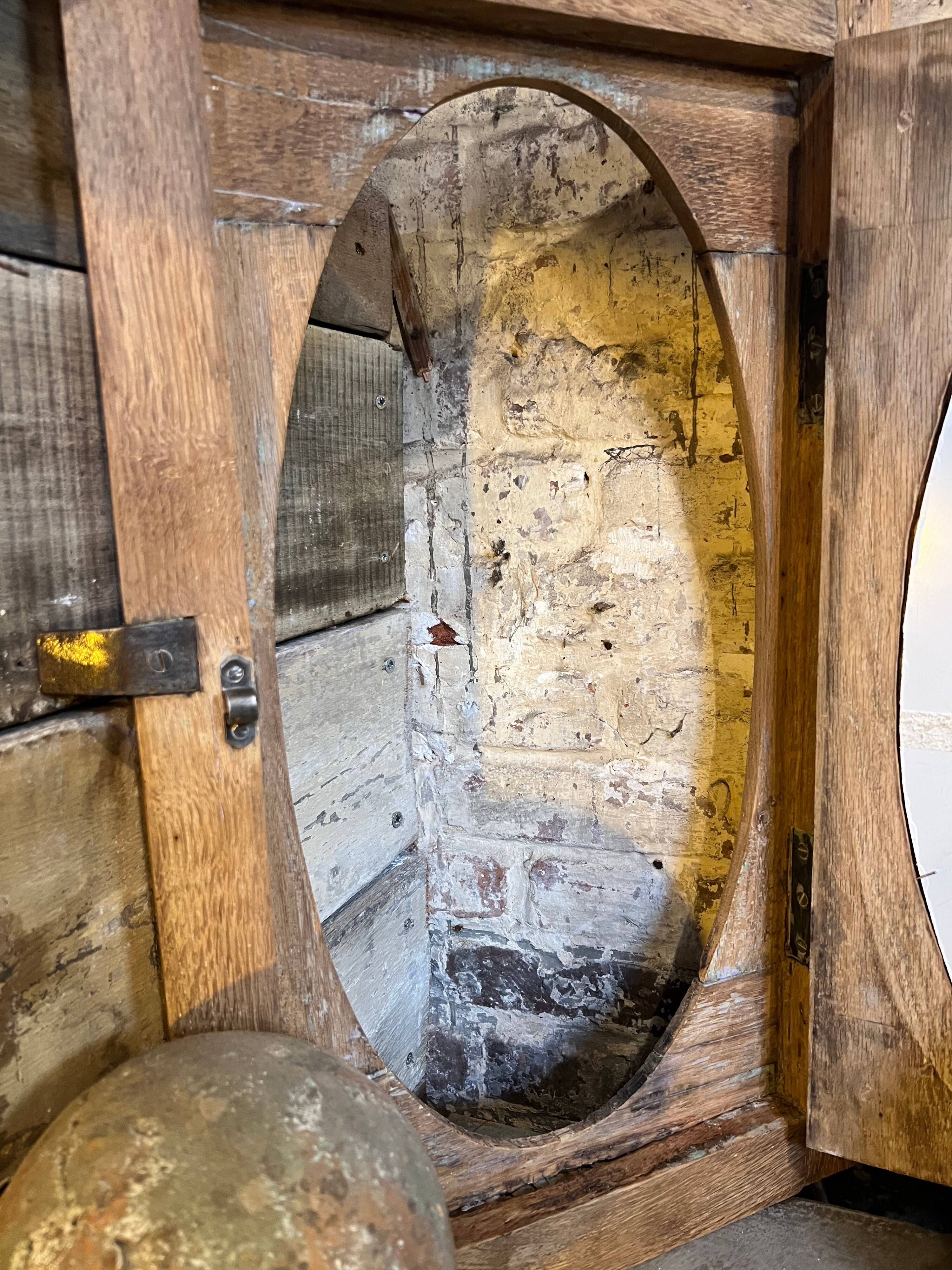 Bull's-eye mirror oak