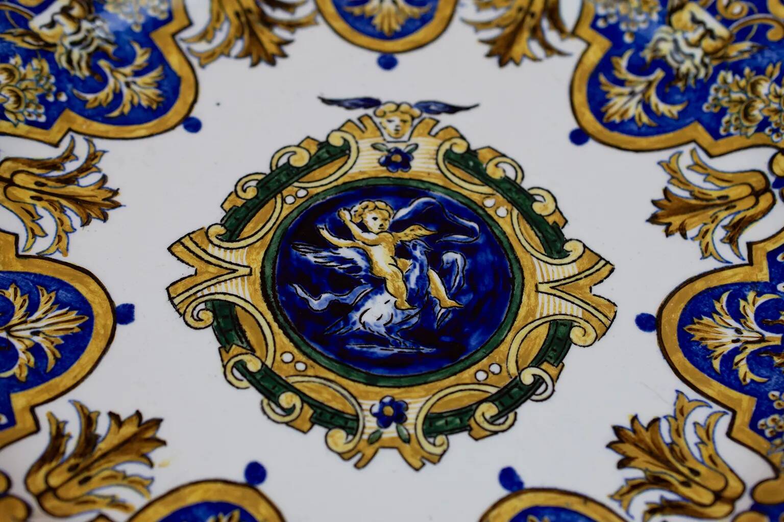 19th-century Gien earthenware plate in the Italian Renaissance style
