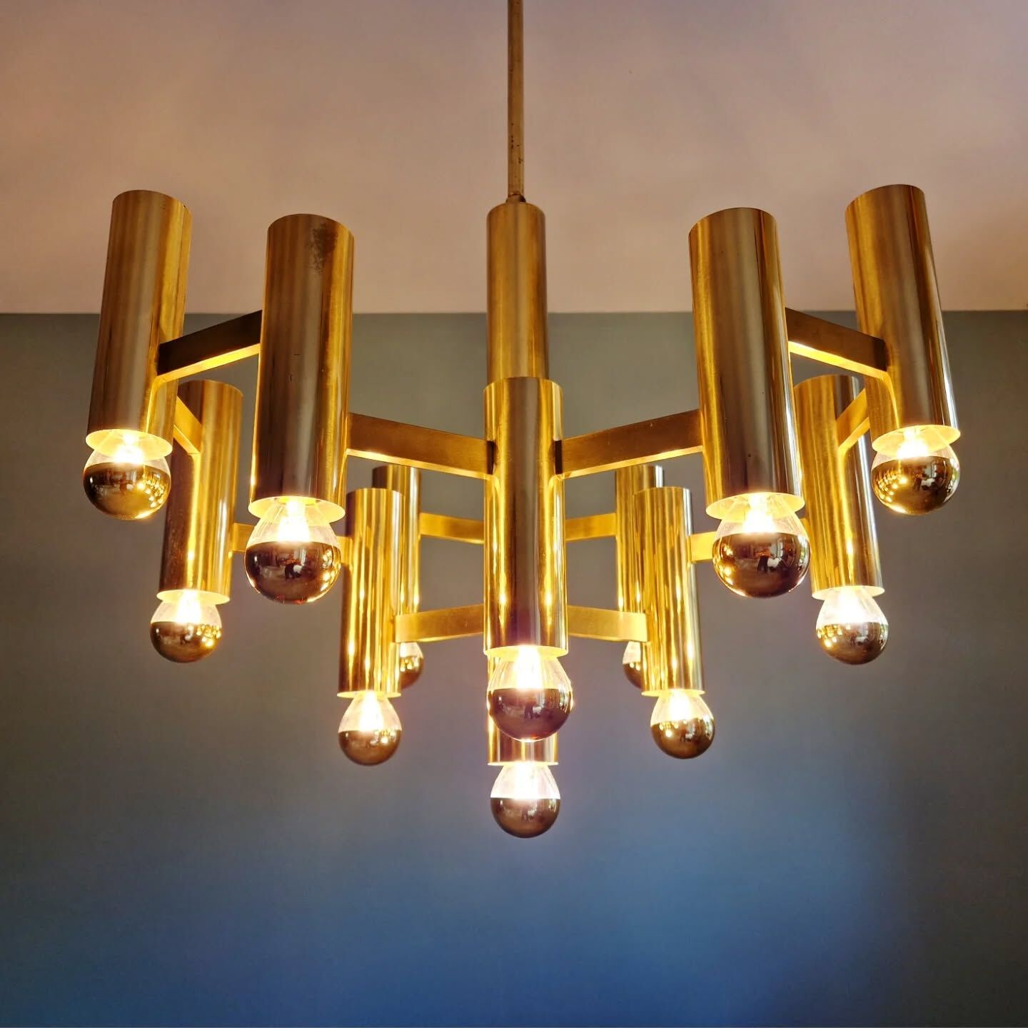 Large brass chandelier, design by Gaetano Sciolari, Boulanger, 1970.
