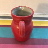 Ancien pichet en grès rouge et intérieur gris avec anse décorative de cuisine vintage