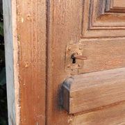 Porte d'entrée et son cadre imposte en verre translucide, début XXème