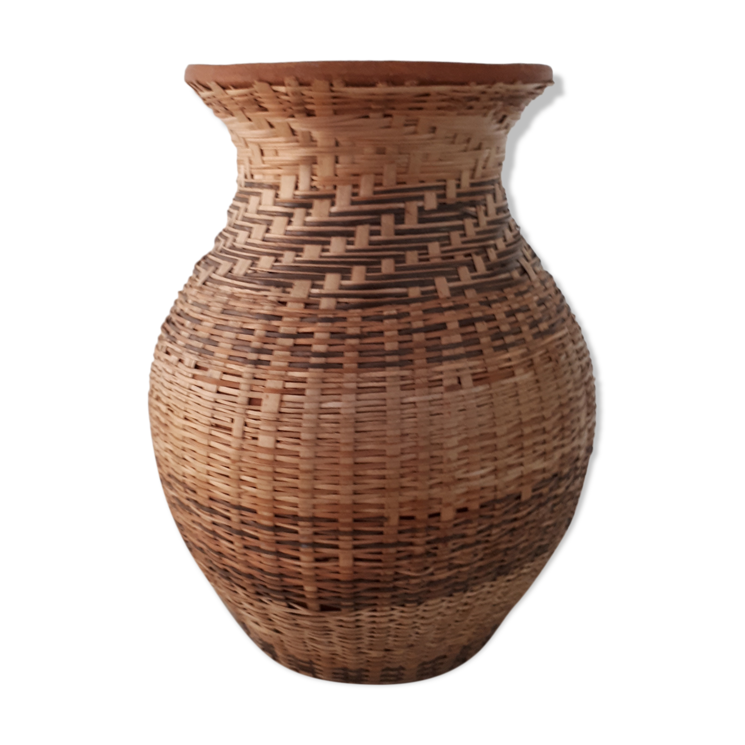 Vintage vase in sandstone and straw wicker