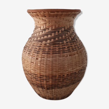 Vintage vase in sandstone and straw wicker