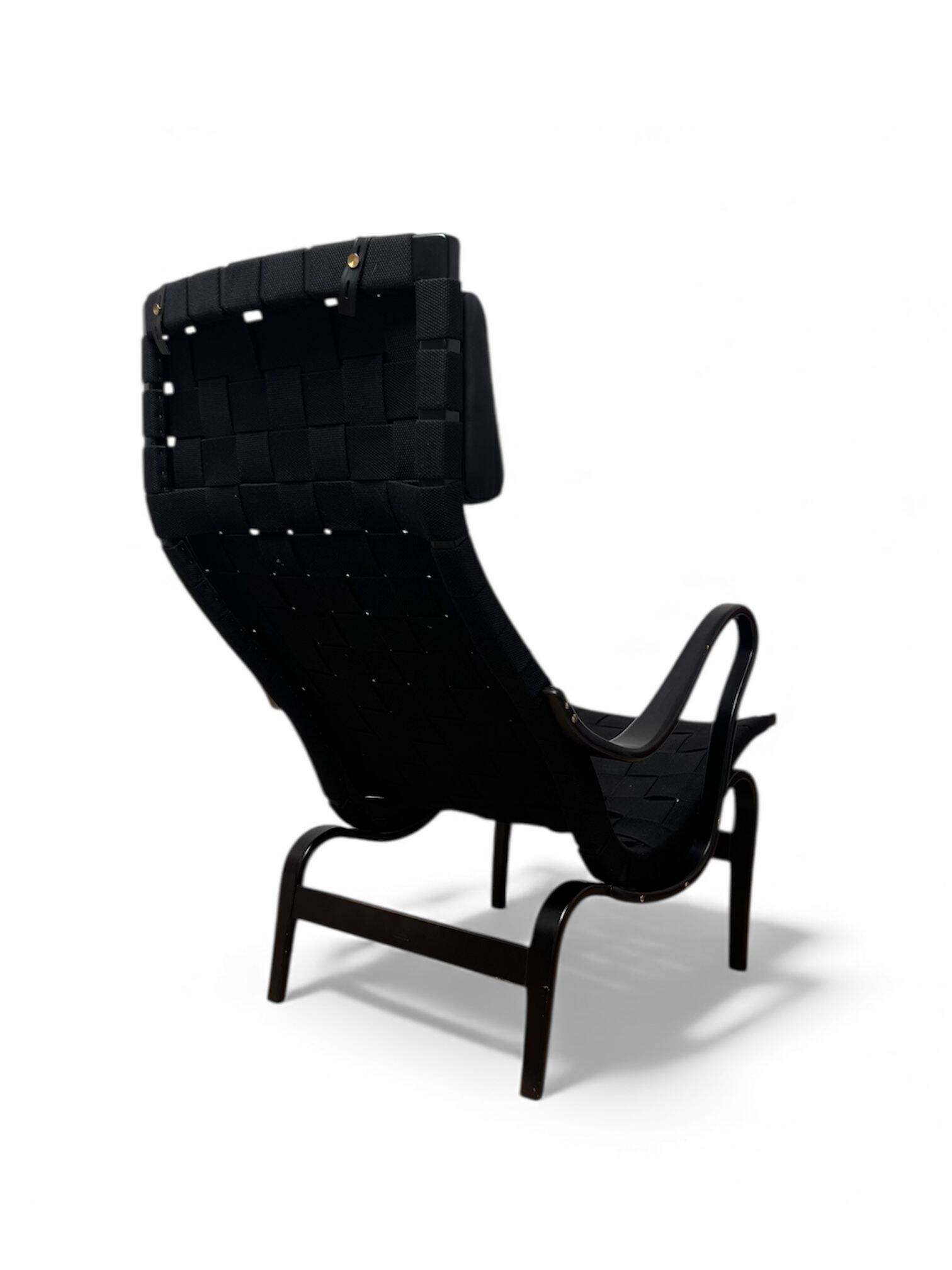 https://www.vinterior.co/furniture/seating/armchairs/bruno-mathsson-pernill