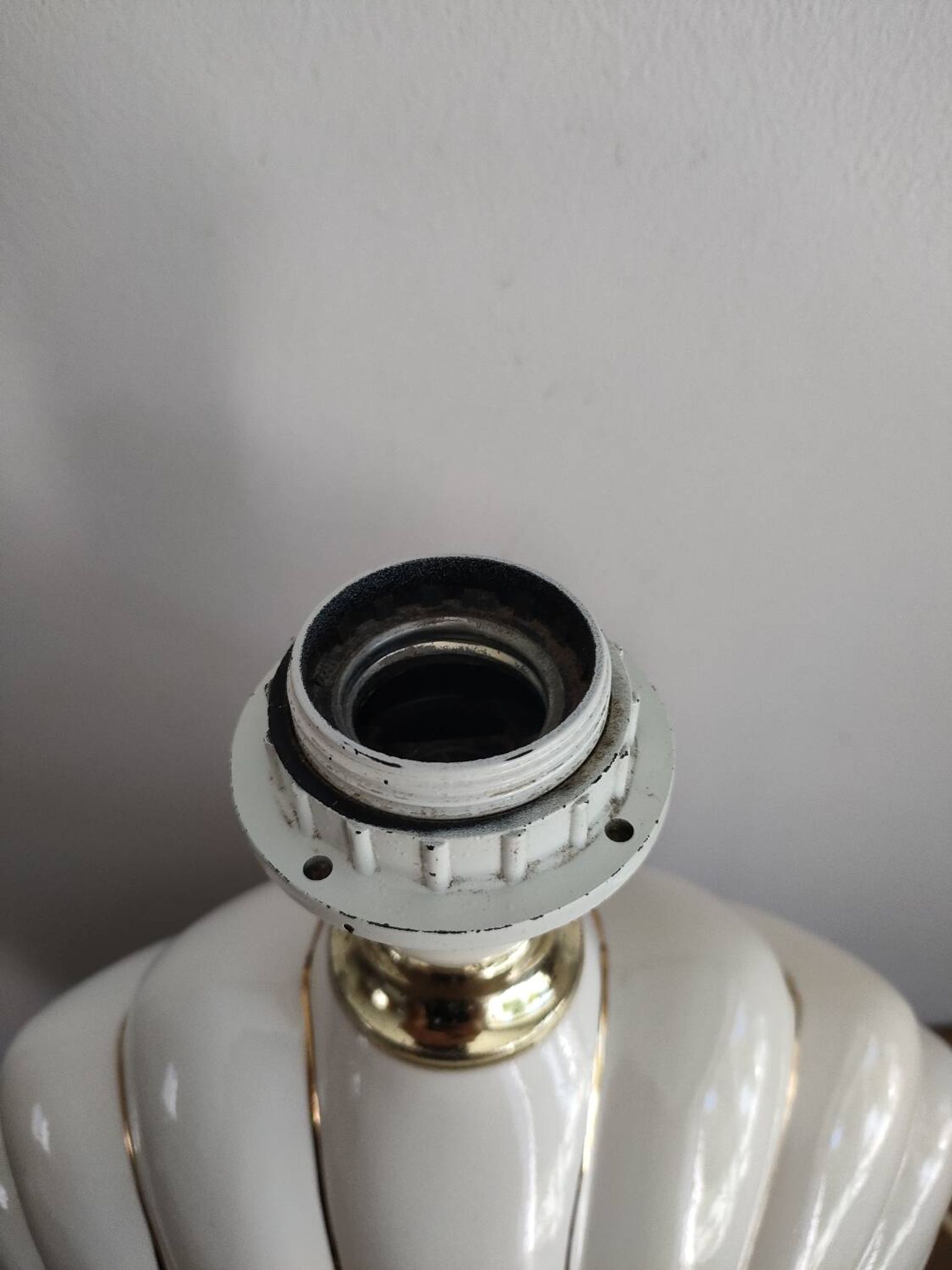 Ceramic and gold metal shell lamp base - vintage