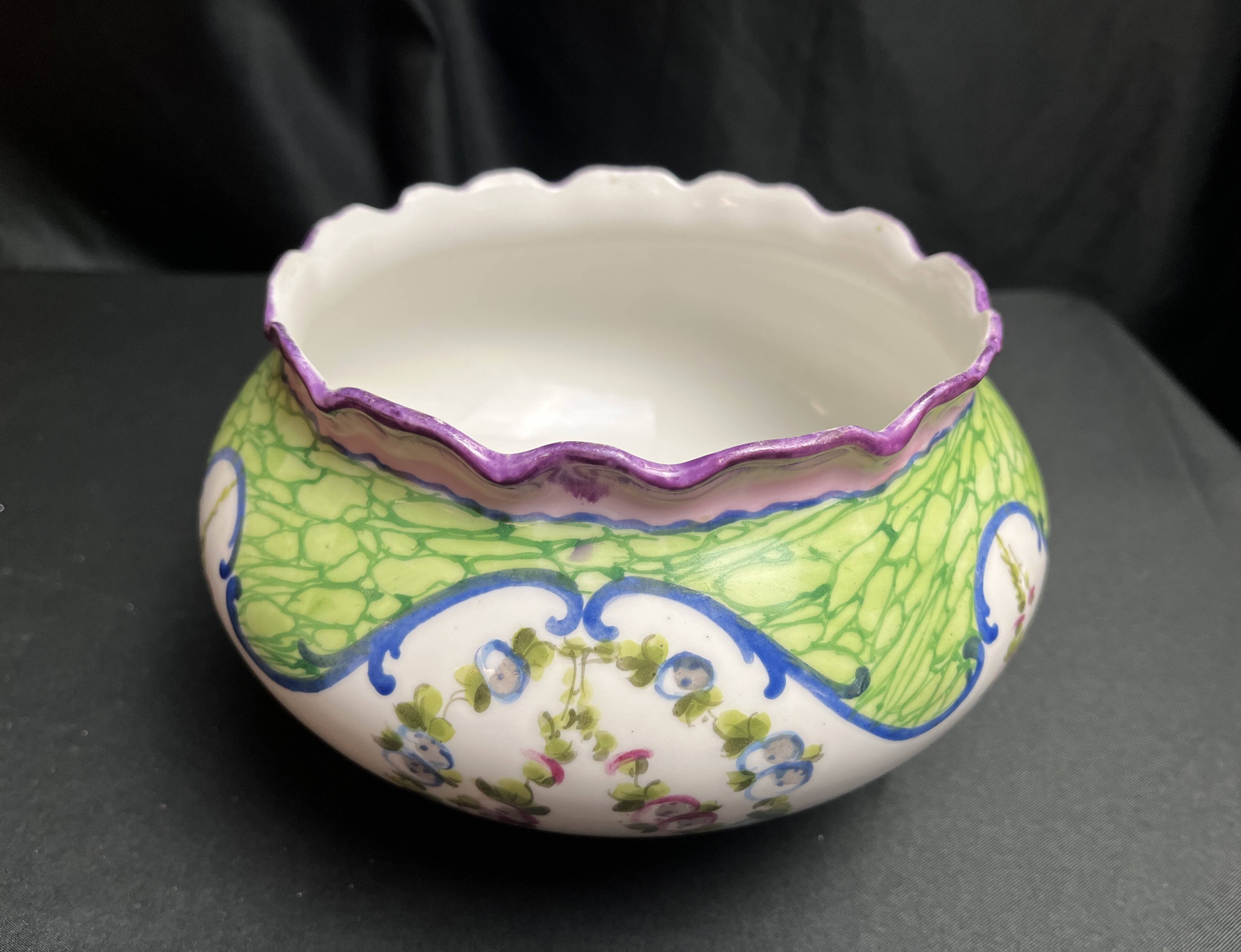 Sèvres, 20th century porcelain tripod planter with floral decoration