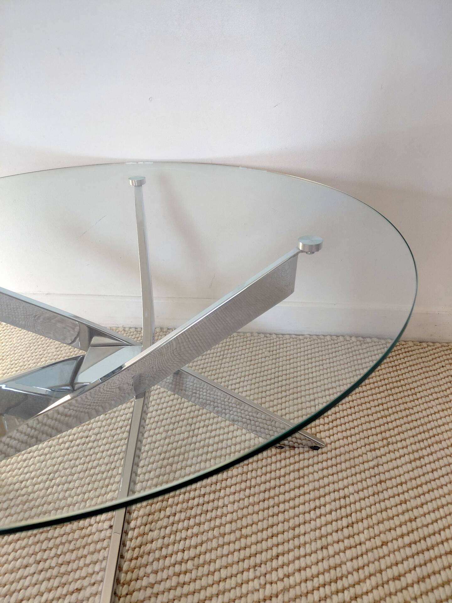 Table basse ronde Space Age acier chromé, verre, piètement hélice 70s