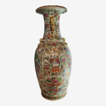 Chinese vase Canton porcelain with frill